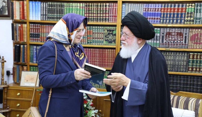  أية الله حسين الصدر يستقبل السفيرة الاميركية لدى بغداد في مكتبه