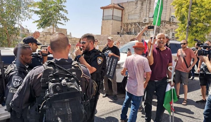 الاحتلال يعتدي على تظاهرة سلمية بالقدس المحتلة منددة بزيارة بايدن + صور