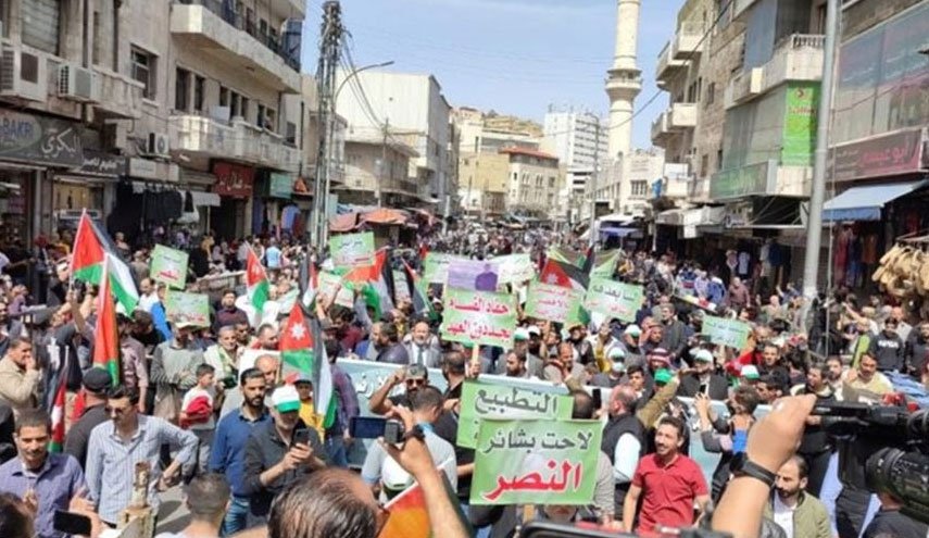 تجمع أردني يطالب بمقاطعة الشركات المطبعة مع 