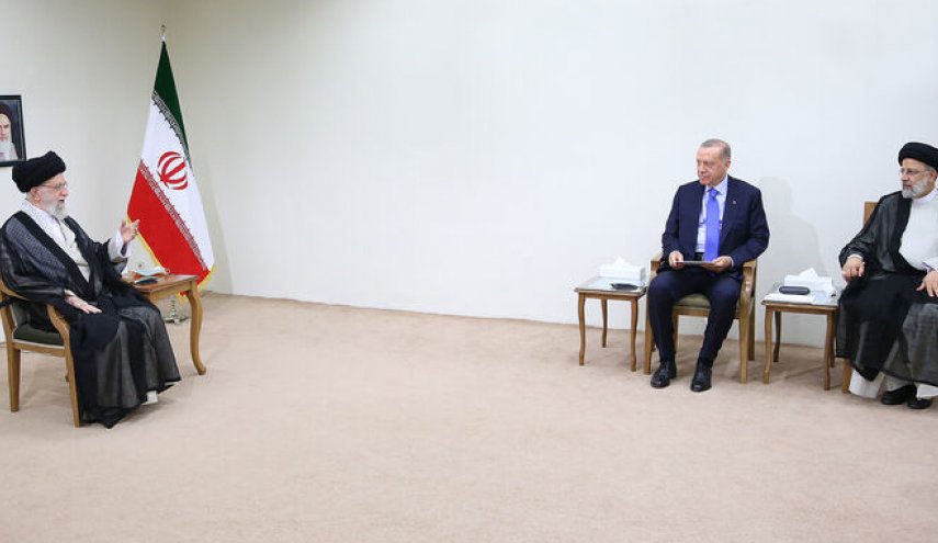 قائد الثورة لاردوغان: أي هجوم على سوريا سيضر بتركيا والمنطقة برمتها