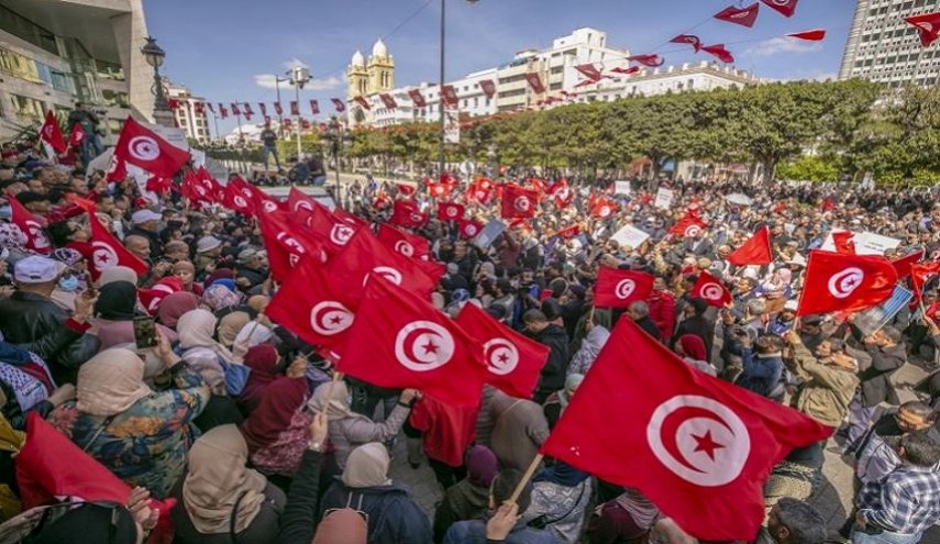 الدعوة للاحتجاج في تونس قبيل الاستفتاء على مشروع الدستور الجديد