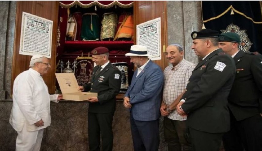قائد جيش الإحتلال يثني على دور المغرب في حماية وتحصين تراث اليهود
