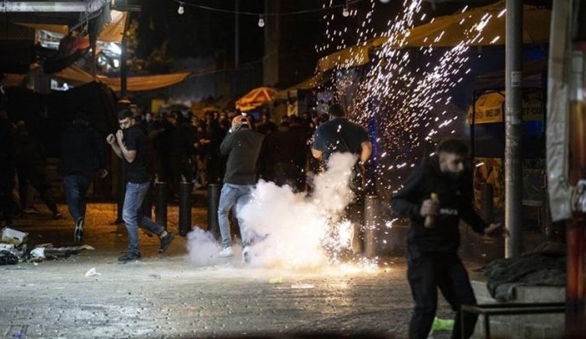 شبان فلسطينيون يستهدفون بؤرة استيطانية في سلوان
