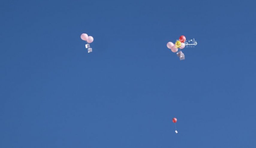 بالصور.. بـ204 بالونات..’الهيئات الشبابية’ تبعث ’رسائل صمود’ لقرية ’العراقيب’