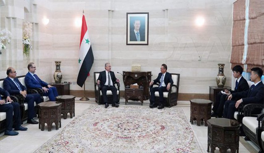 عرنوس يلتقي سفير الصين بدمشق ويبحثان العلاقات الثنائية