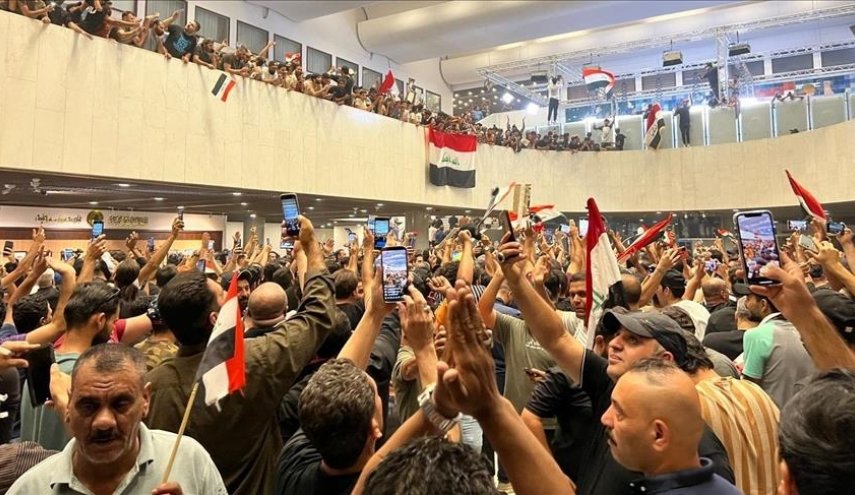 سياسي عراقي مخاطبا المتظاهرین: لاتخرج في تظاهرات هي ليست لك