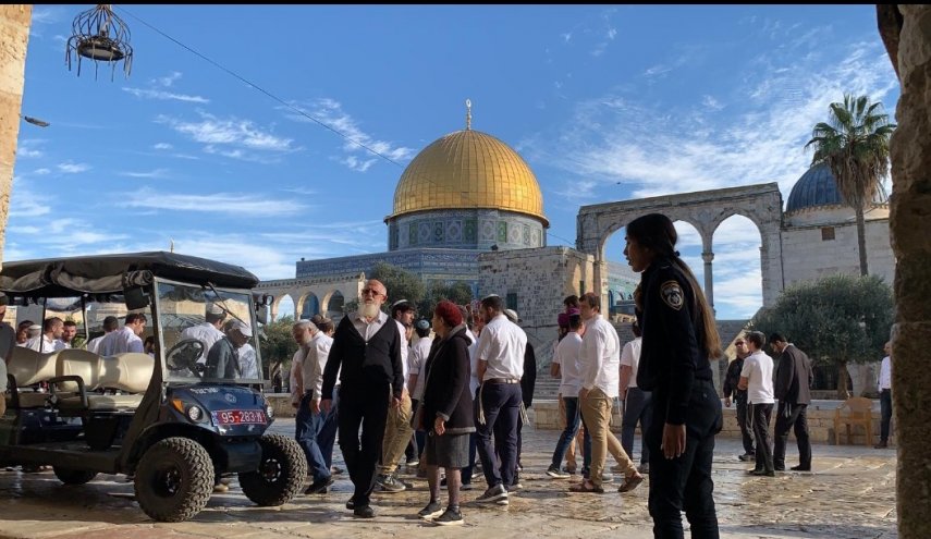 بحراسة مشددة.. مستوطنون يقتحمون ’الأقصى’ ويؤدّون طقوسًا تلمودية