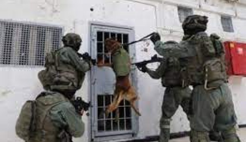 الاحتلال يعتدي على الأسرى الفلسطينيين في سجن ’ريمون’