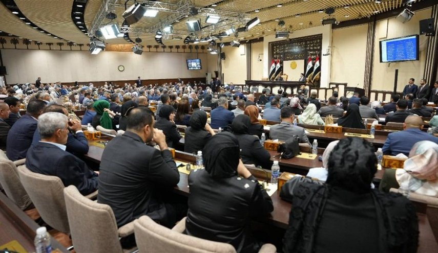 نائب عراقي يطالب الحلبوسي بعقد جلسة استثنائية لحل البرلمان
