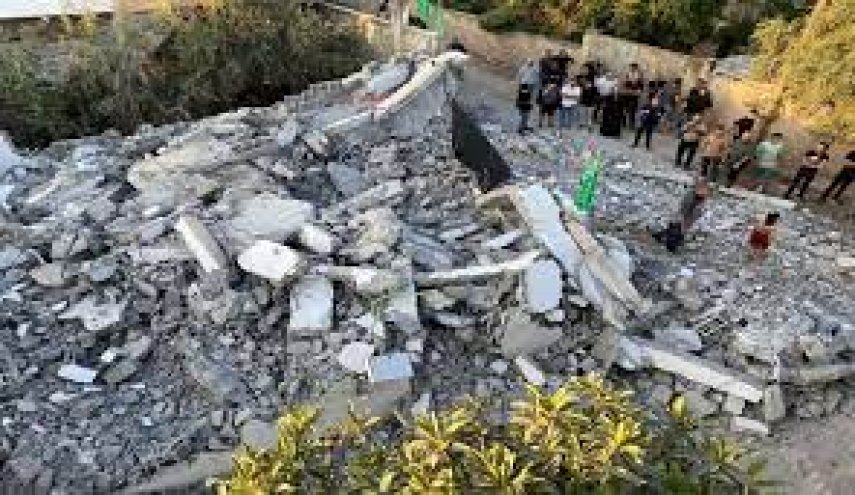  الإحتلال يهدم منزلي الأسيرين الفلسطينيين صبيحات والرفاعي 