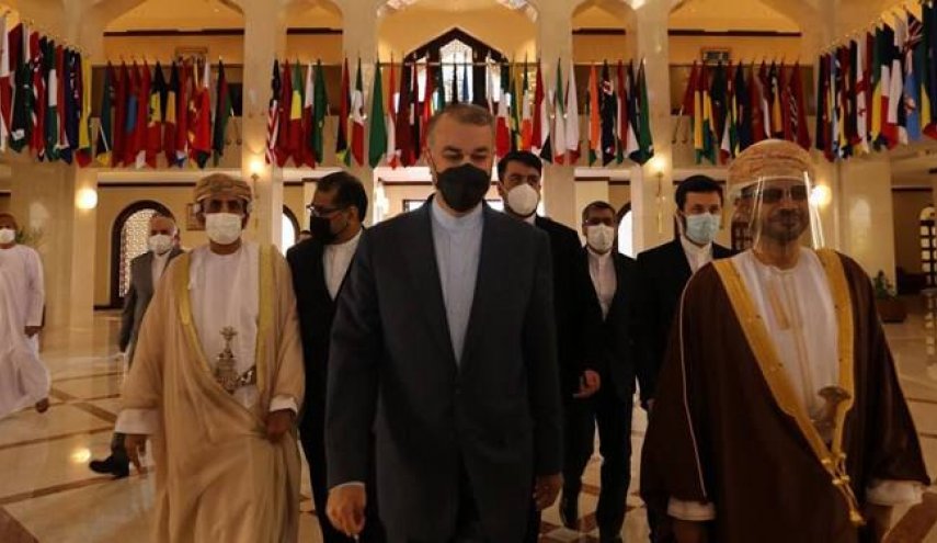 وزيرا خارجية إيران وعمان يبحثان عددا من القضايا الإقليمية والدولية