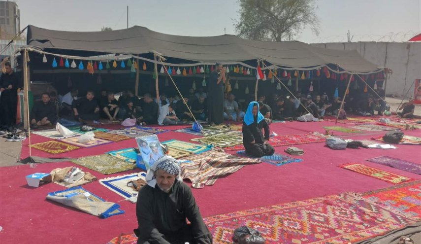 بالصور.. استعدادات إقامة الصلاة الموحدة بالقرب من مبنى البرلمان العراقي