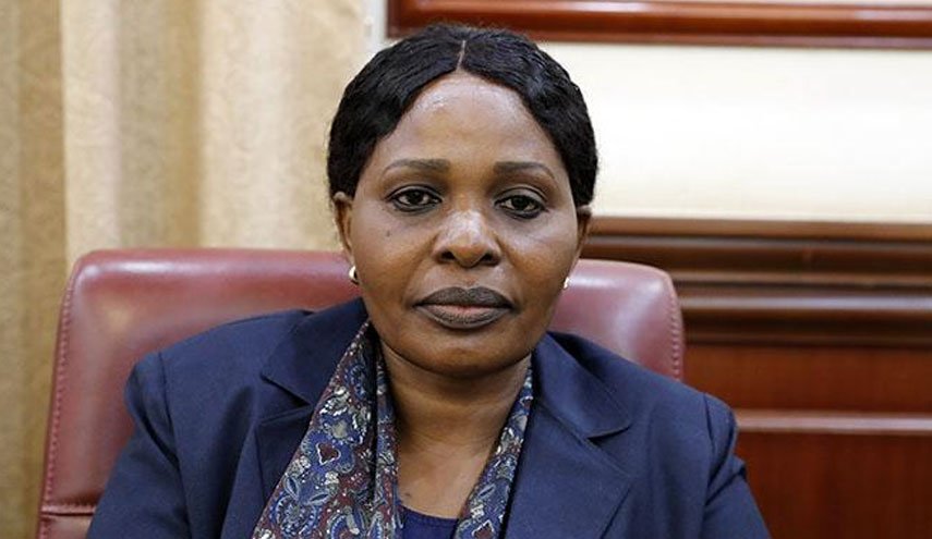 وزيرة الحكم الاتحادي بالسودان تستقيل من منصبها وتنحاز للثورة