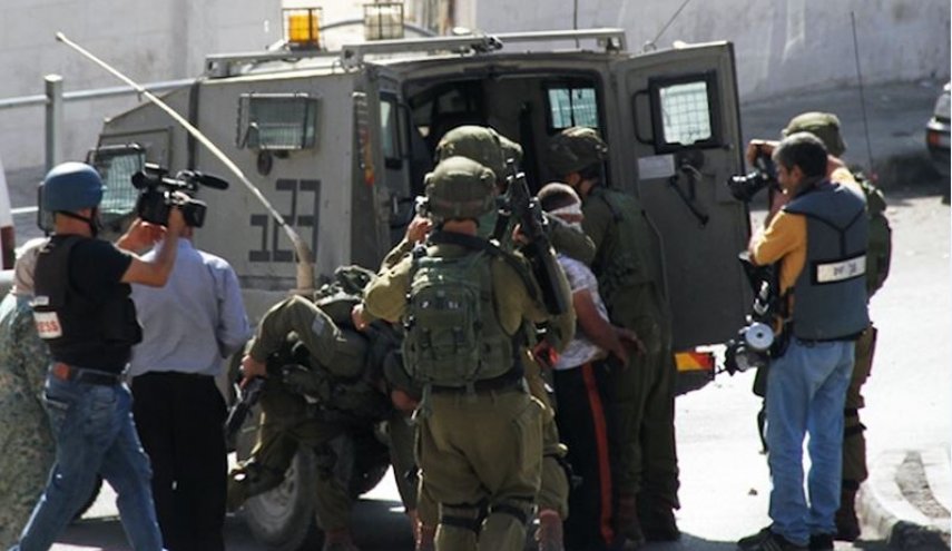 قوات الاحتلال تعتقل 24 فلسطينياً خلال عمليات اقتحام واسعة بالضفة