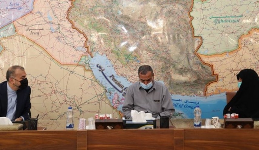 عائلة الحاج الإيراني المعتقل في السعودية تلتقي بأمير عبد اللهيان

