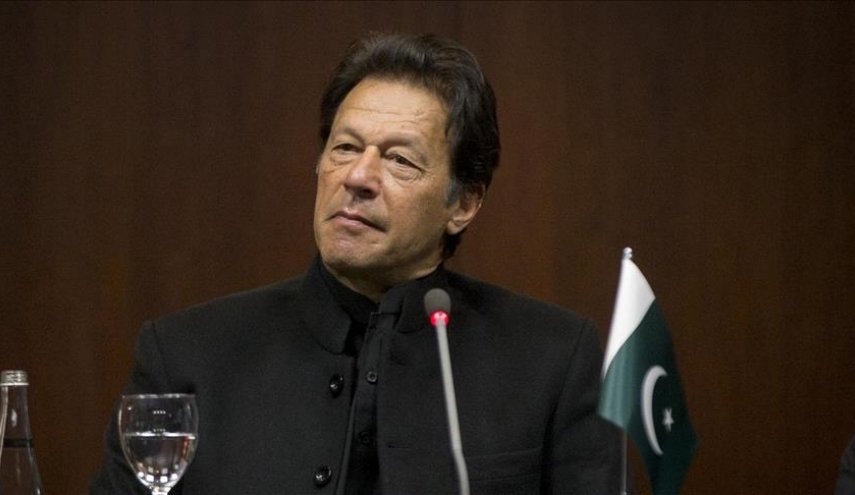 عمران خان يتهم الحكومة بحجب يوتيوب خلال إلقائه كلمة

