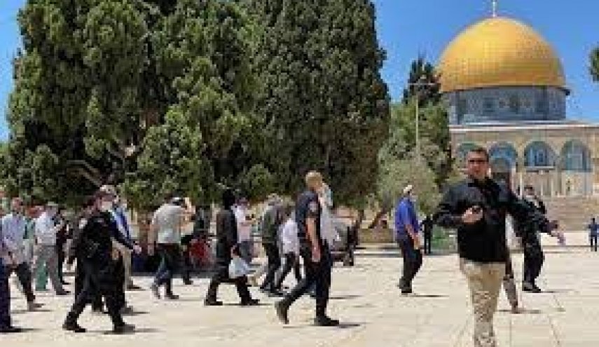 عشرات المستوطنين يقتحمون المسجد الأقصى