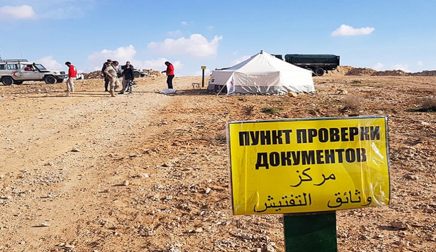 اسرة جديدة تغادر مخيم الركبان في سوريا باتجاه مدينة تدمر