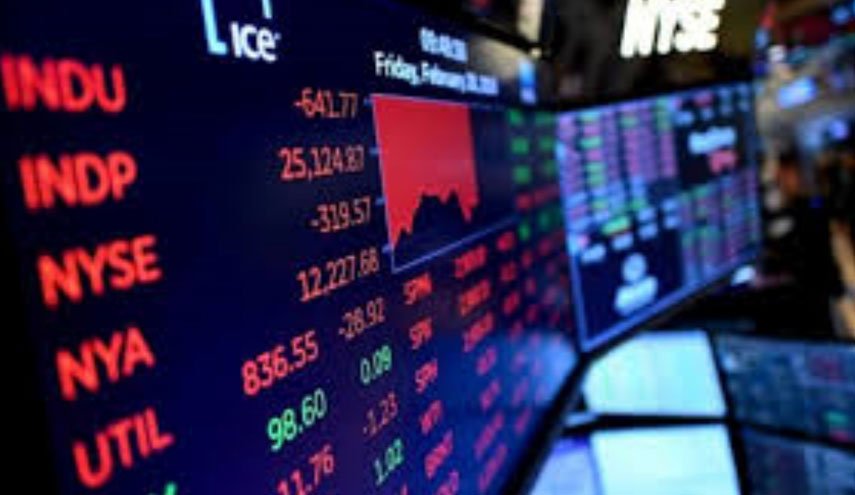 البورصات الأوروبية تخسر واليورو يسجل أدنى مستوى له مقابل الدولار