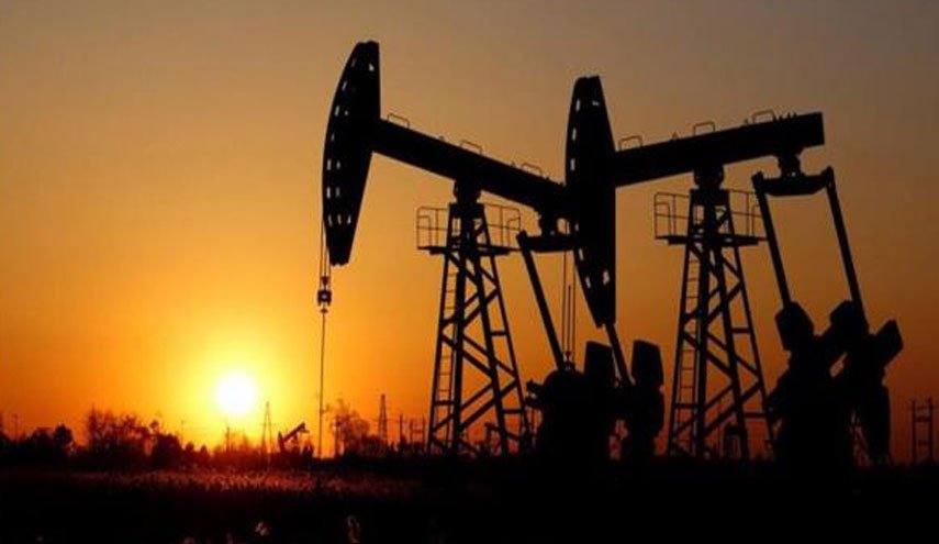 أسعار النفط تواصل الارتفاع بعد بيانات أمريكية