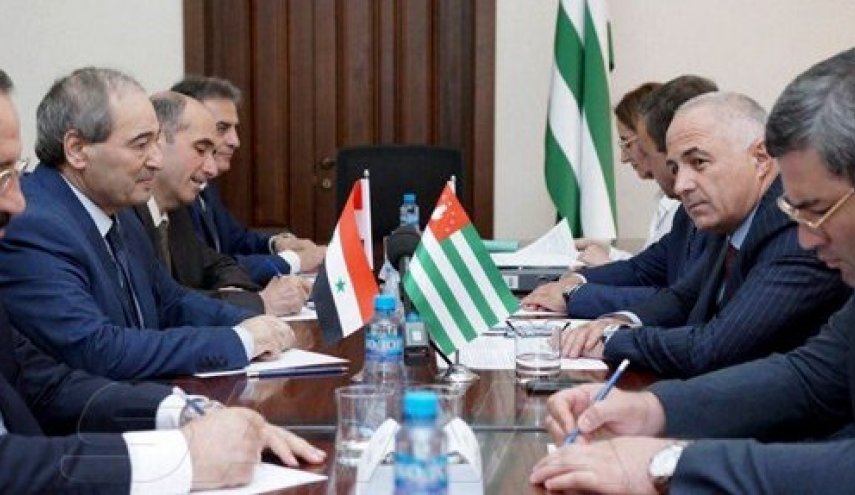 المقداد ودجوبوا يبحثان سبل تعزيز العلاقات الاقتصادية السورية الأبخازية
