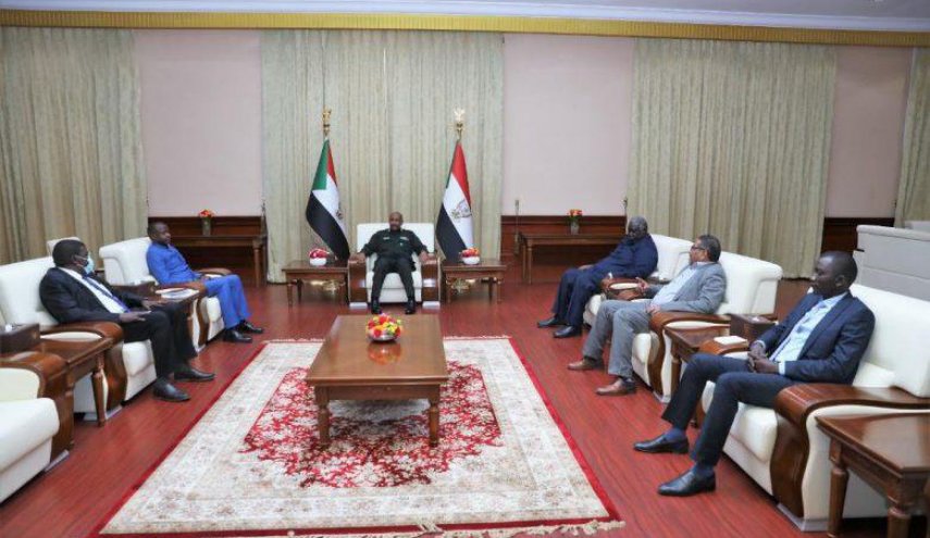 البرهان شكّل لجنة لإختيار رئيس وزراء السودان
