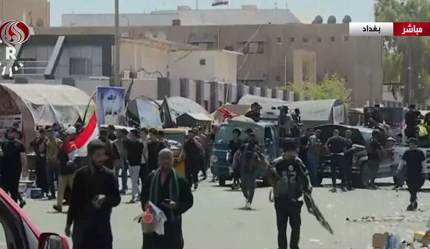 لحظة بلحظة ..أنصار التيار الصدري يبدأون بالانسحاب من المنطقة الخضراء 