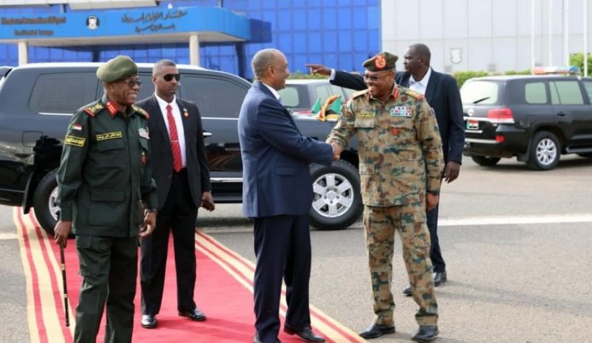 السودان.. 'البرهان' يتوجه إلى جوبا في زيارة رسمية
