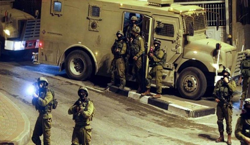 قوات الاحتلال تشن حملة اعتقالات ومداهمات في مدن الضفة الغربية