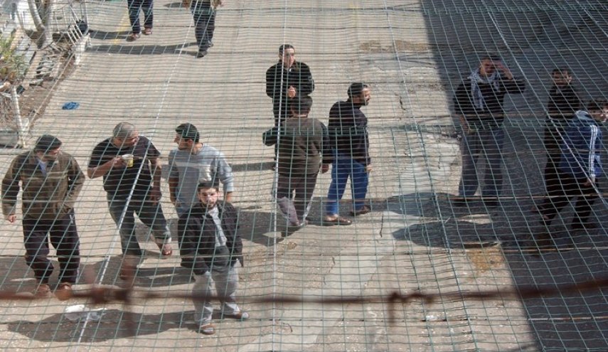 مركز فلسطين: الأسرى على بعد ساعات من معركة فاصلة مع الاحتلال