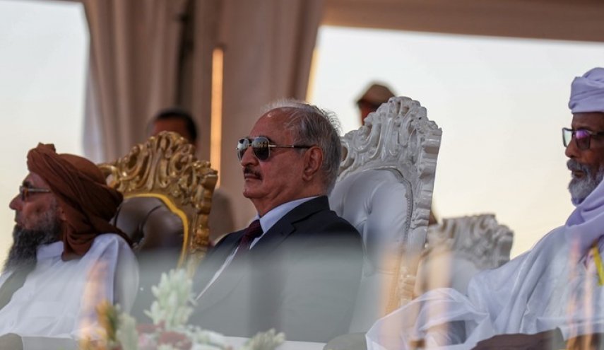 حفتر يهدد ساسة ليبيا.. هل تشتعل حرب جديدة؟