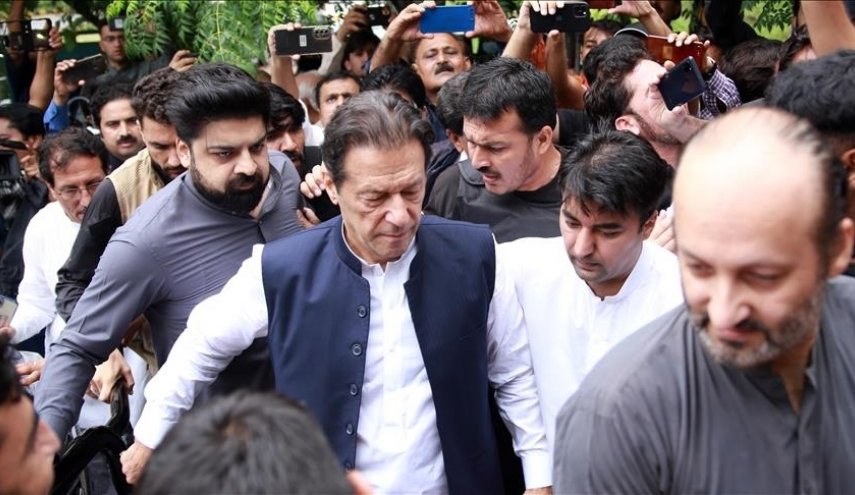  باكستان.. عمران خان يمثل أمام القضاء بتهمة 