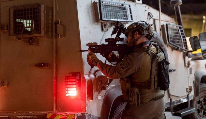شهيد ومصابون باقتحامات الاحتلال مناطق بالضفة الغربية
