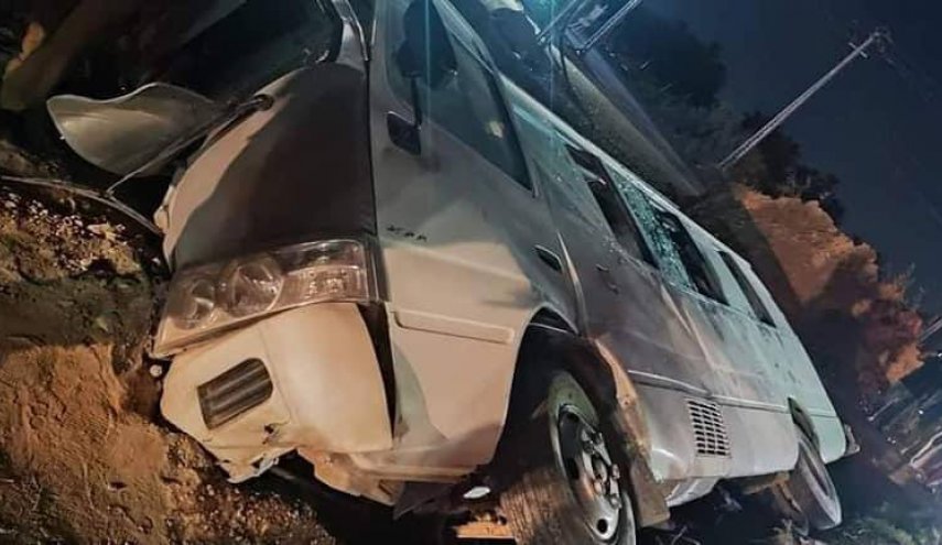 وفاة 3 زائرين ايرانيين واصابة 15 آخرين جراء انقلاب مركبة بالعراق