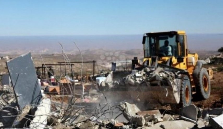 الاحتلال يهدم خيام عائلة فلسطينية في النقب المحتل