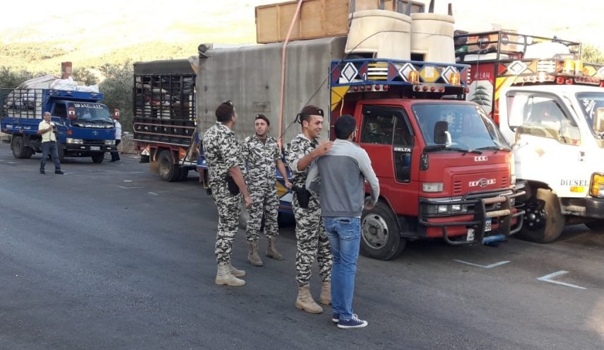 مغادرة اول قافلة للنازحين السوريين من لبنان قريبا
