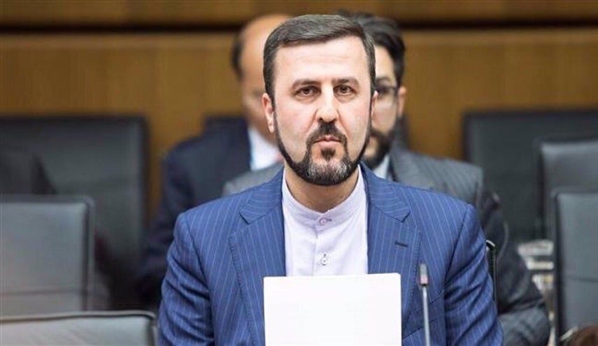 غريب آبادي: إجراءات الحظر الأحادية تستخدم كأداة حرب ضد الشعب الإيراني