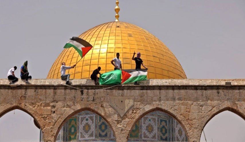 خطيب المسجد الأقصى يدعو لحماية المسرى والوقوف بوجه الاحتلال 



