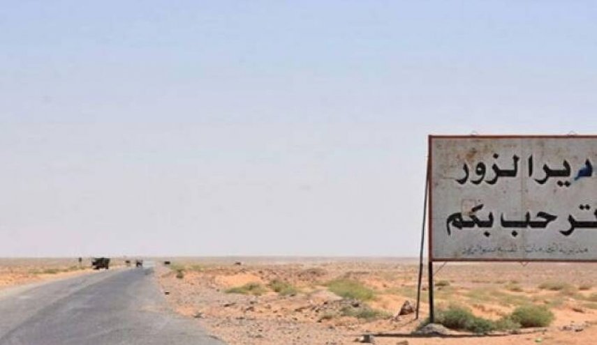 وقفة احتجاجية لمدرسين في دير الزور رفضاً لمنهاج 