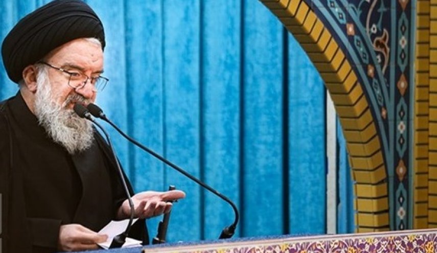 خطيب جمعة طهران: أميركا التي تريد فرض العزلة على ايران انقلب السحر عليها