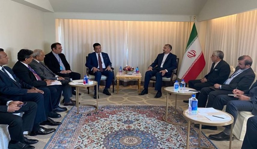 وزيرا الخارجية الايراني والسريلانكي يناقشان زيادة التبادل التجاري