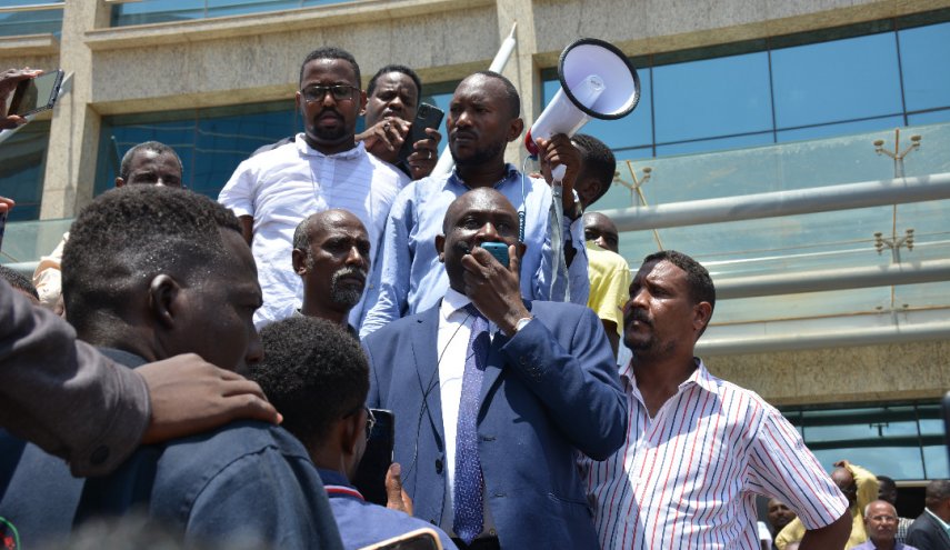 السودان..عمال الكهرباء يعاودون الإضراب ويقررون تخفيض الحمولات بنسبة 40%
