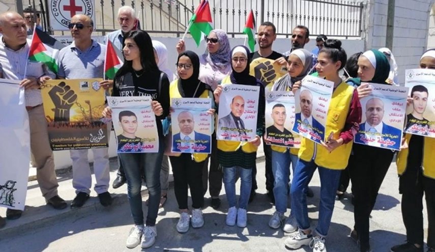 وقفة إسناد للأسرى المضربين عن الطعام في سجون الاحتلال في نابلس