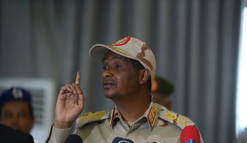 السودان.. حميدتي ينفي وجود خلافات بينه وبين البرهان