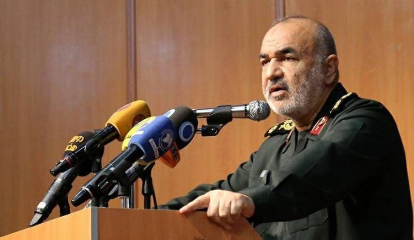 اللواء سلامي: العدو لا يكنّ الخير للشباب الإيراني 