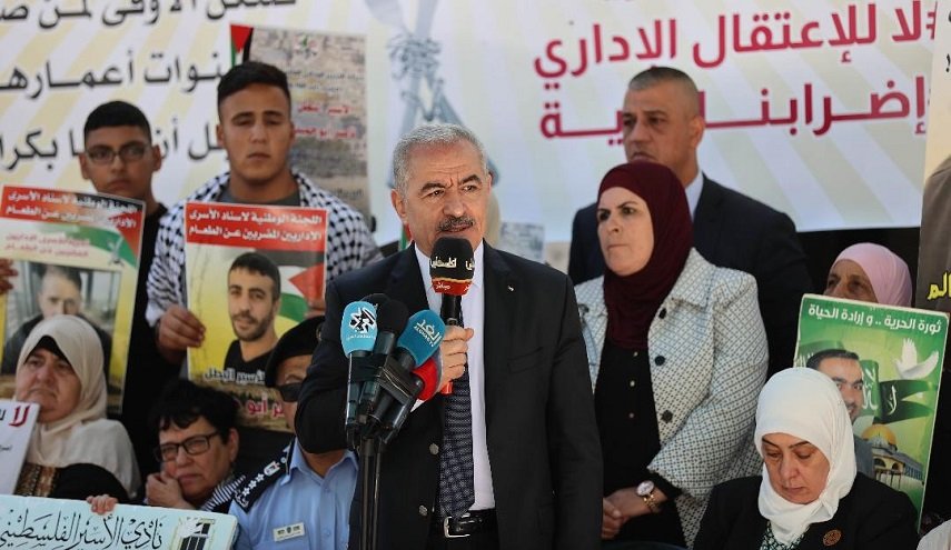 رئيس الوزراء محمد اشتية: 'لن يهدأ لنا بال إلا بتحرير أسرانا'
