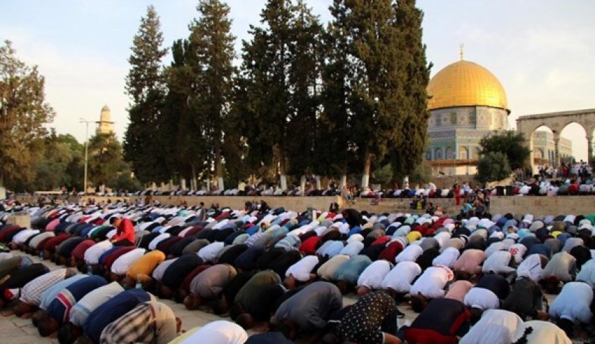  40 ألف فلسطيني يؤدون صلاة الجمعة بالمسجد الاقصى المبارك