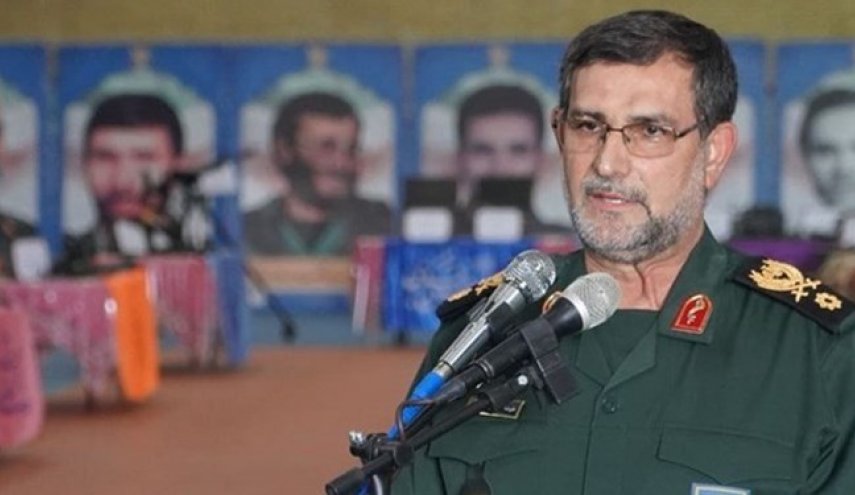 الادميرال تنكسيري: أبناء الثورة لن يستسلموا لتيار النفاق والكفر
