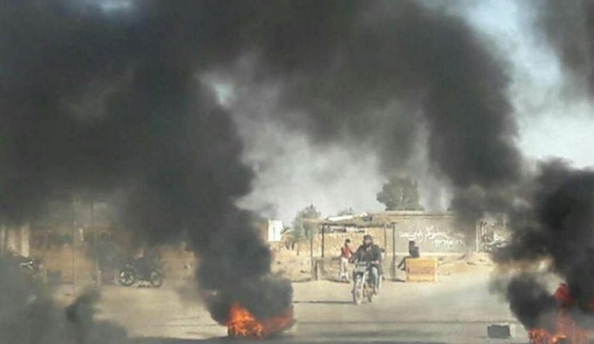 مسلحون يستهدفون قاعدة أمريكية في حقل العمر النفطي شرقي سوريا
