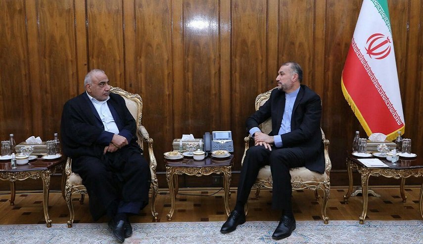 عادل عبدالمهدي يلتقي في طهران بوزير الخارجية الإيرانية